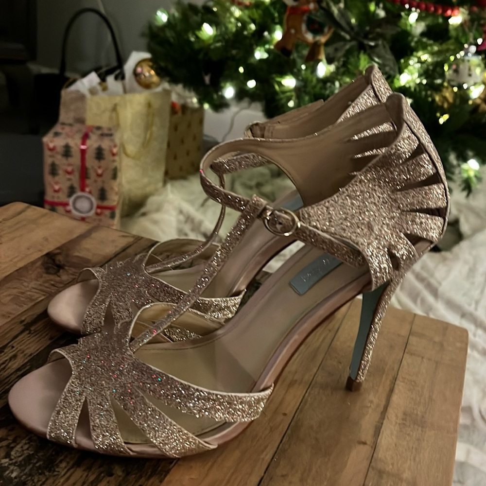 BETSEY JOHNSON Champagne sparkle heels